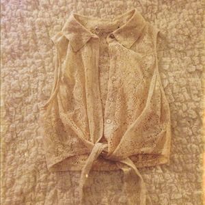 Vintage Lace Crop-Top