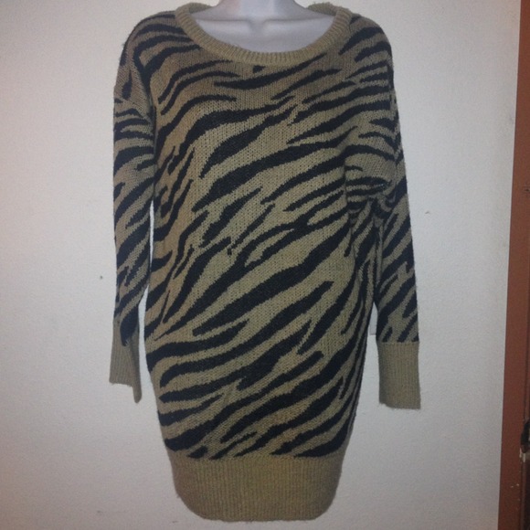 ❌SOLD❌Animal print sweater
