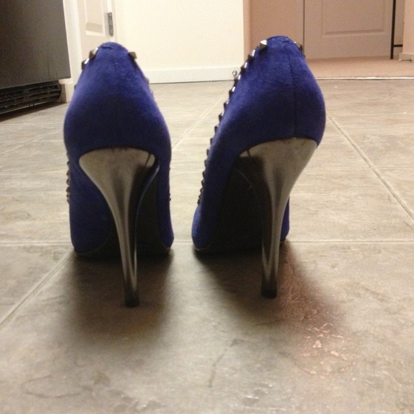 Shoes - Picture 2 of 3