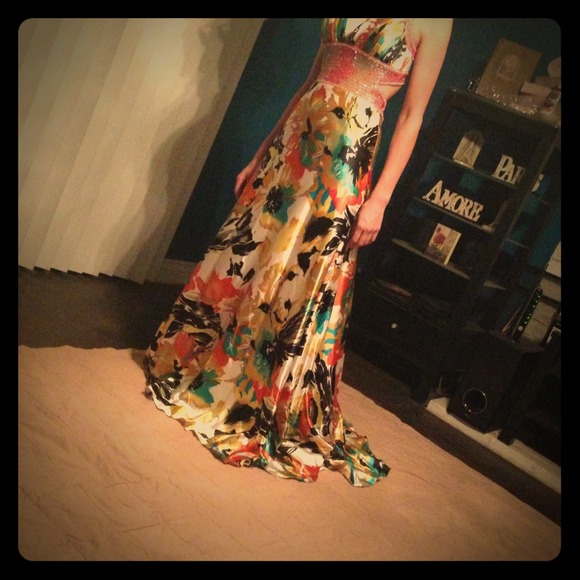Stunning evening gown 💐🎀 - Picture 1 of 4