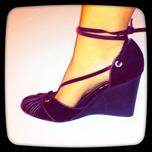 SOLD (Bundled) // Burgundy Velvet Wedges