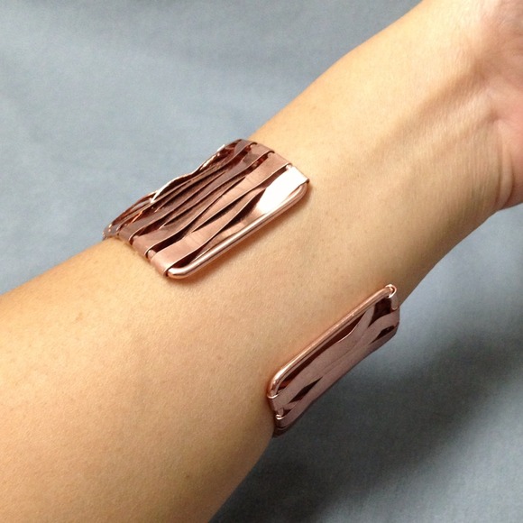🚫BUNDLED🚫rose gold zigzag bangle - Picture 2 of 4