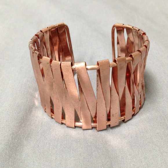 🚫BUNDLED🚫rose gold zigzag bangle - Picture 4 of 4