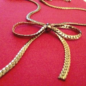 Bow gold necklace.