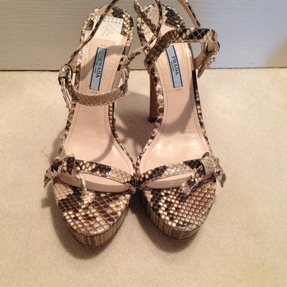 NWT Prada snakeskin pump - Picture 2 of 4
