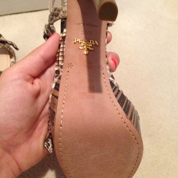 NWT Prada snakeskin pump - Picture 3 of 4