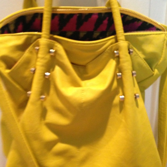 Bright shoulder and cross body bag - Picture 2 of 3