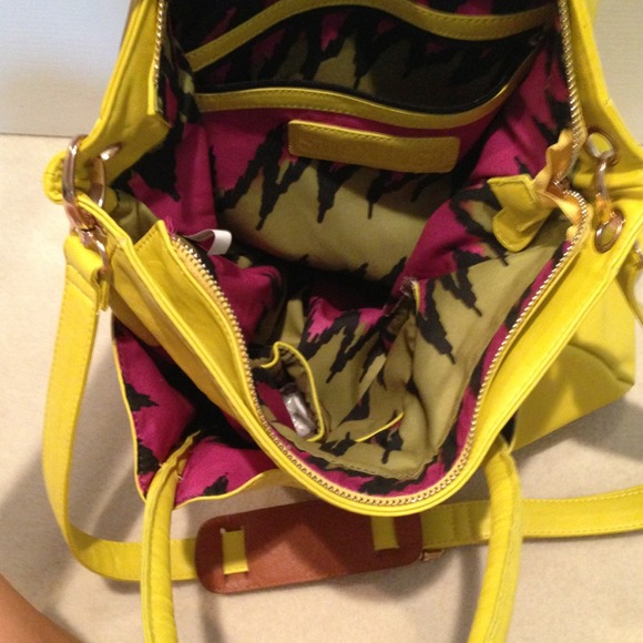 Bright shoulder and cross body bag - Picture 3 of 3