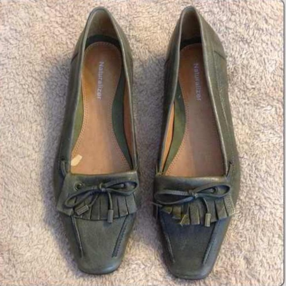 Shoes - Naturalizer forest green leather tassel loafers