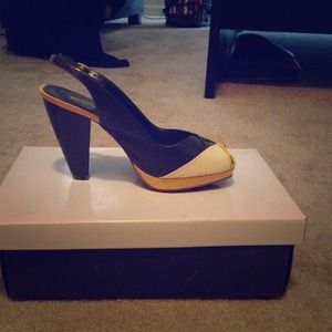 Kenneth Cole Reaction Sling back pumps