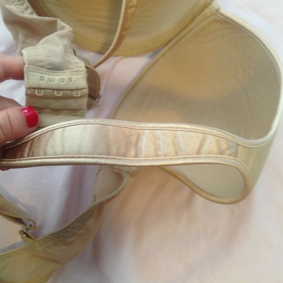 💋 SOLD! 💋Nude 34DDD bra - Picture 4 of 4