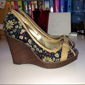 Shiekh nude, black and floral open toe wedges