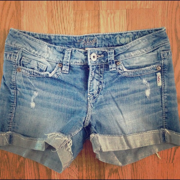 Silver jean shorts ✨