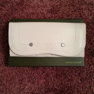 🎉SOLD🎊100% Authentic Longchamp white wallet