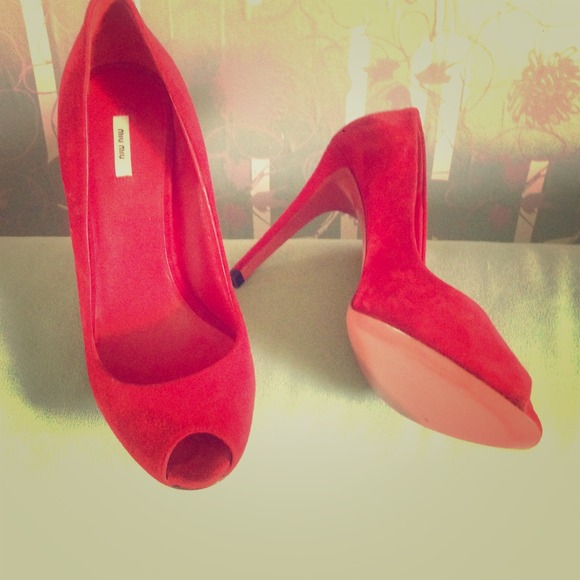 MIU MIU RED PEEK TOE SANDALS