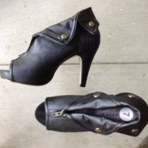 Madden girl ankle heels Size 7
