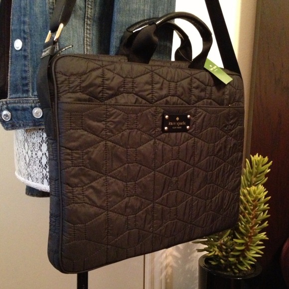 ⛔️SOLD⛔️Kate Spade Quilted Laptop Case - Picture 2 of 4