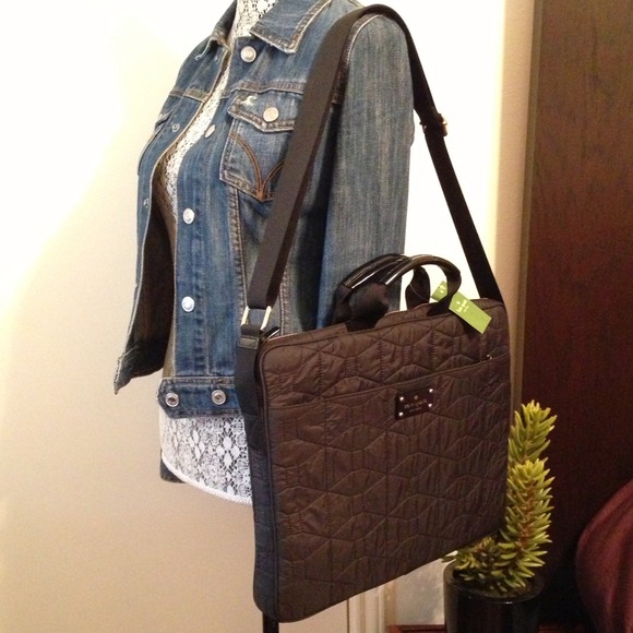 ⛔️SOLD⛔️Kate Spade Quilted Laptop Case - Picture 4 of 4