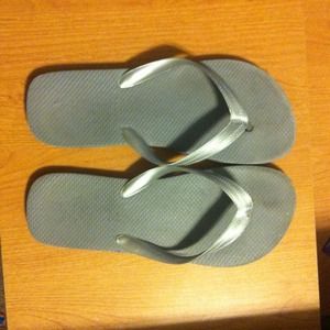 Super squishy soft gray flip flops!