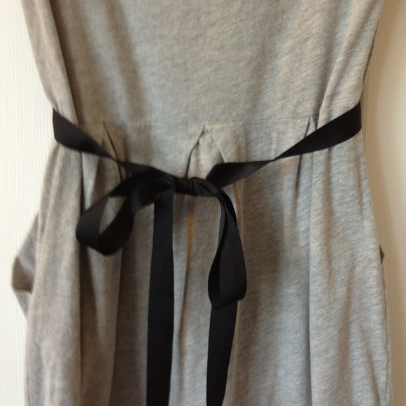 SOLD in bundle! U.O. short sleeve long tee s - Picture 4 of 4