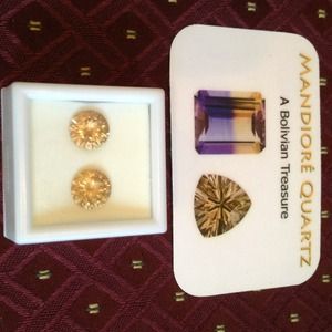A new stunning 7.25 ct Mandiore quartz set.