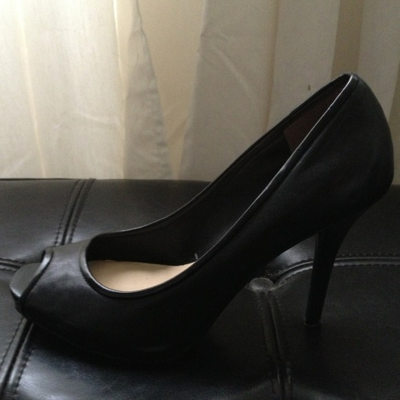 SOLD Nine West Open Toe Heel - Picture 3 of 4