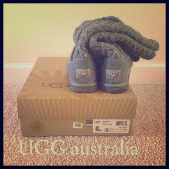 ⛔SOLD!!⛔ Ugg Lattice Cardy😍