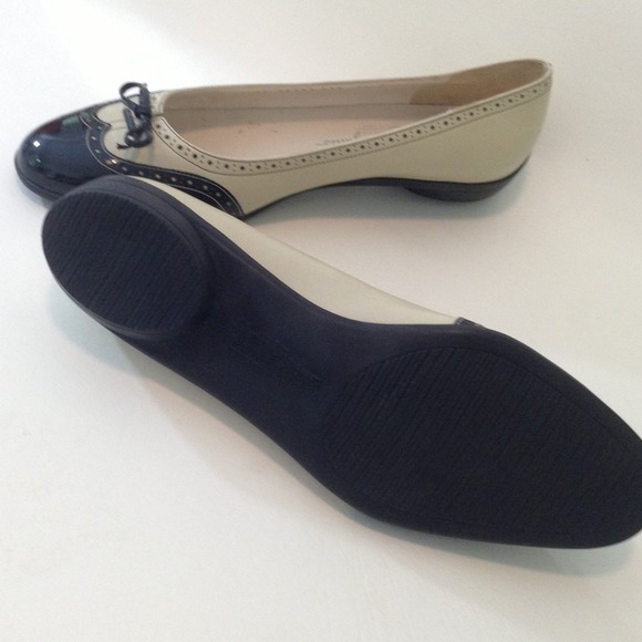 New Ferragamo Spectator Flats - Picture 3 of 4