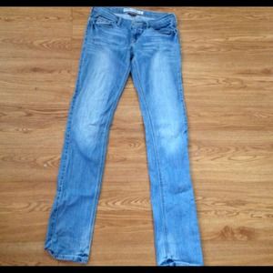 Light wash, straight leg, jeans