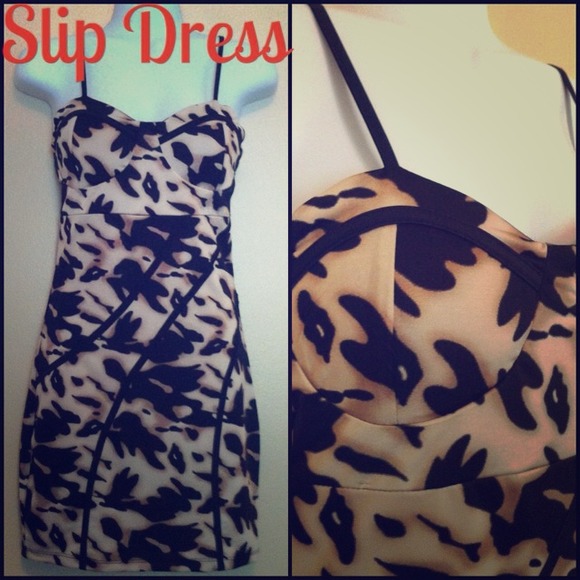 ✂️$15✂️🎉HOST PICK🎉Sexy Leopard Slip Dress