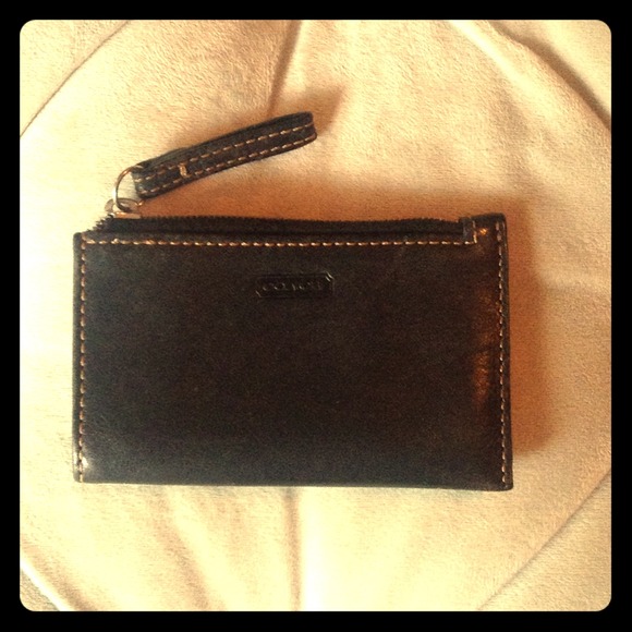 SOLD !!Authentic coach change/id purse