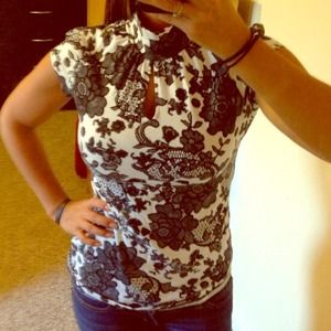 Flirty, lace, keyhole Express top