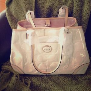 NWT Large beautiful Coach purse
