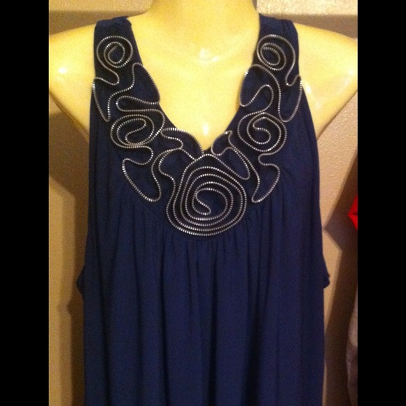 💵SOLD!💵Navy blue dressy top with zipper