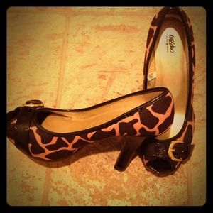 Animal print pumps 7