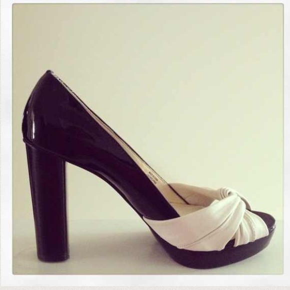 🎀 Reduced ⬇ MICHAEL Michael Kors dual tone heels