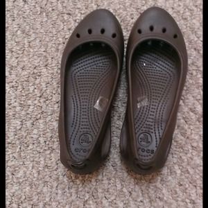 Brown crocs sz 7