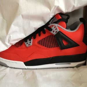 Air Jordan 4 Retro (GS) Size 7