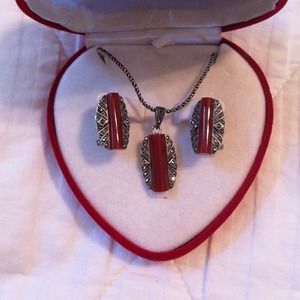 💢💢sold💢💢silver marcasite earning and pendant