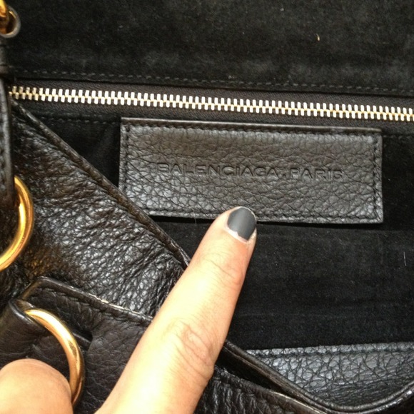 BALENCIAGA bag with Gold Chain Strap - Picture 2 of 4