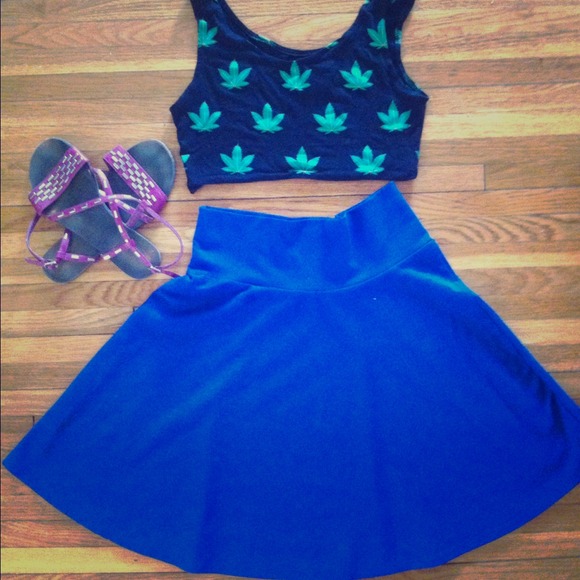 ♻TRADED♻ High waisted skater skirt
