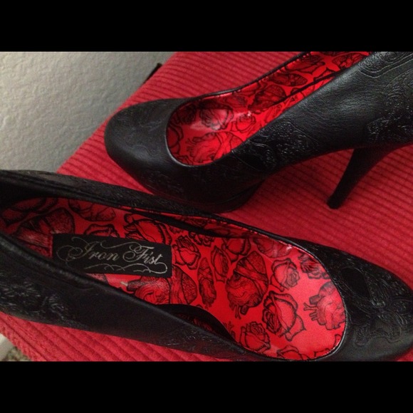 πSOLDπ Iron Fist Red Skull Heels Size:8ππ - Picture 2 of 4