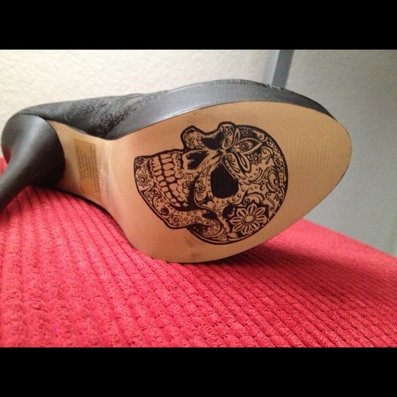 πSOLDπ Iron Fist Red Skull Heels Size:8ππ - Picture 4 of 4