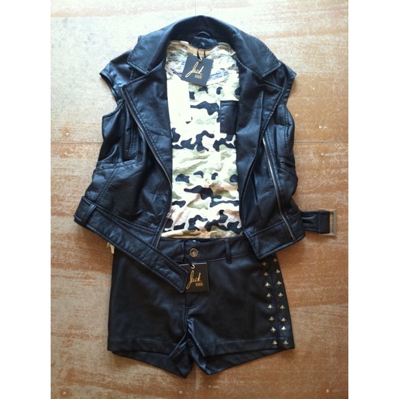 BB Dakota Vest +BB Dakota Shorts + Derek Heart Tee