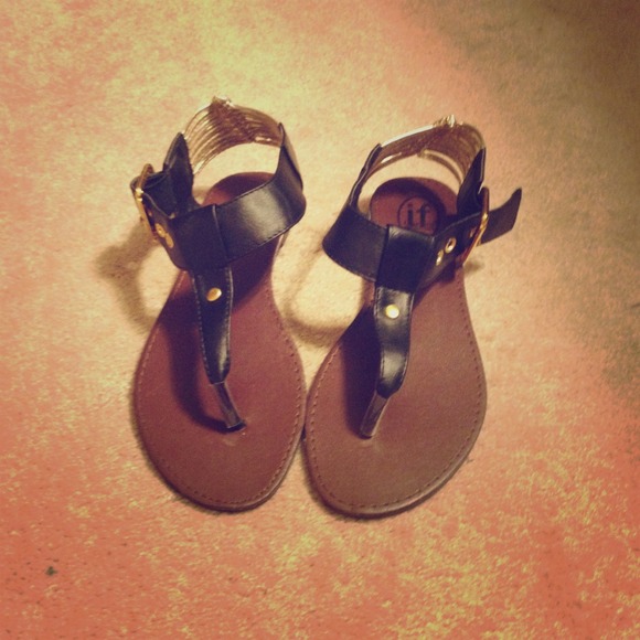 Carrini Black Pleather and Gold Sandals!