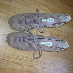 ✂️✂️ Price Cut. Steve Madden Taupe Heels