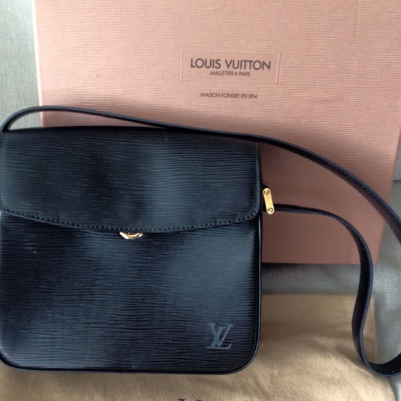 ❤SOLD❤LOUIS  VUITTON EPI LEATHER BUCI💜 - Picture 2 of 4