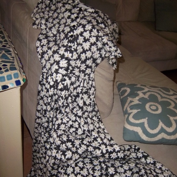 Daisy print dress
