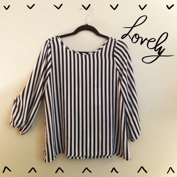 NWT Black & White Striped Blouse w/ Bow On Back M