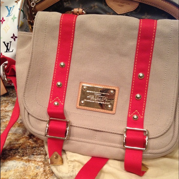 💢SOLD💢Cross body Louis Vuitton Bag